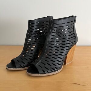 Maurices Black and Tan Sandals with Chunky Heel and Cut-Out Design